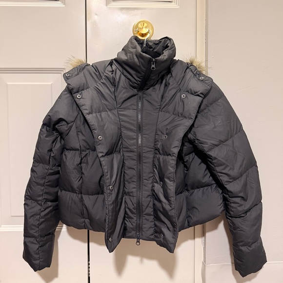 The North Face Women's New Black Dealio Down Short Jacket